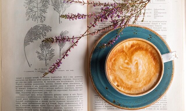 Kiedy dziecko powinno pić z kubka niekapka?